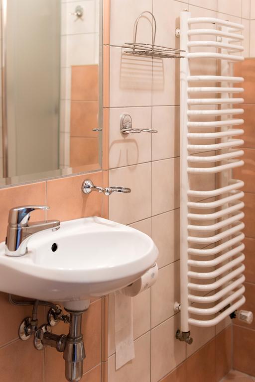 Hotel Karczówka Kielce Habitación foto
